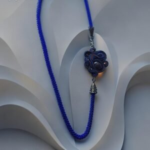 Sutažinis kaklo vėrinys melynas