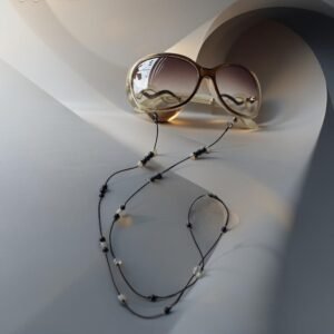 akiniu grandinele agatas juodas