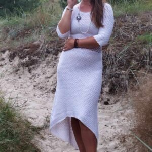 suknele nerta rankomis