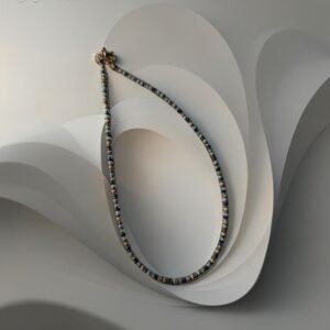 trumpas kaklo pakabukas biseris juodas 36 CM