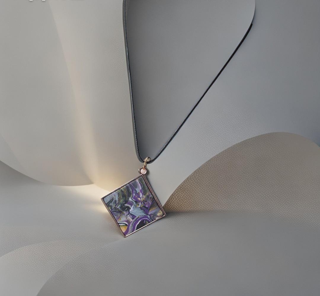 Polimerinio molio įrėmintas pakabukas