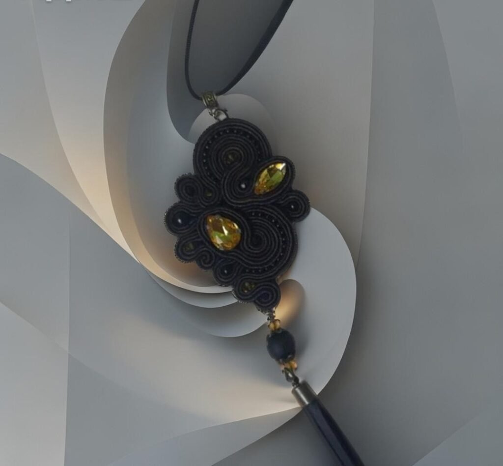 kaklo pakabukas sutazinis