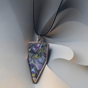 Polimerinio molio įrėmintas pakabukas