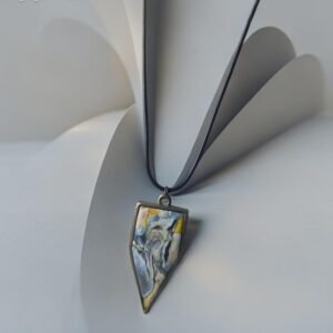 Polimerinio molio įrėmintas pakabukas