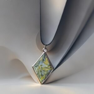 Polimerinio molio įrėmintas pakabukas