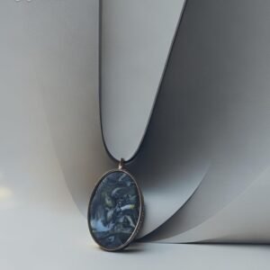 Polimerinio molio įrėmintas pakabukas