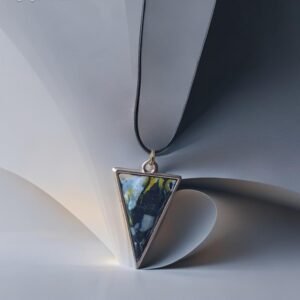 Polimerinio molio įrėmintas pakabukas