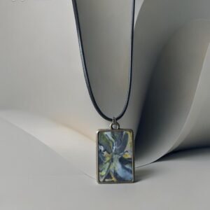 Polimerinio molio įrėmintas pakabukas