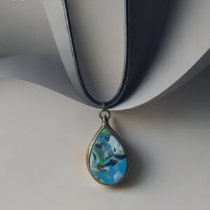 Polimerinio molio įrėmintas pakabukas