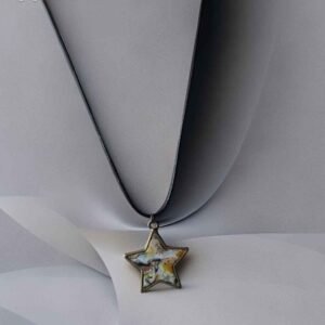 Polimerinio molio įrėmintas pakabukas