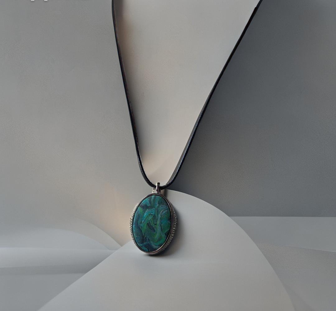 Polimerinio molio įrėmintas pakabukas