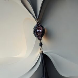 Odinis kaklo pakabukas su stiklo kristalu