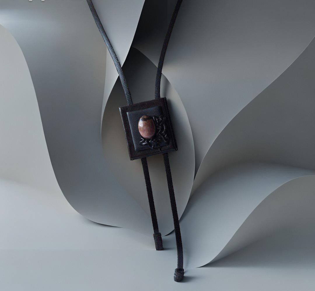 Odinis kaklo papuošalas kvadratas