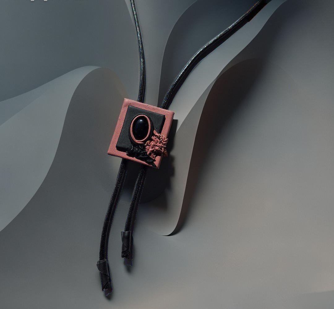 Odinis kaklo papuošalas kvadratas