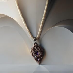 Trumpas odinis kaklo pakabukas