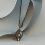 odinis trumpas pakabukas geltonas