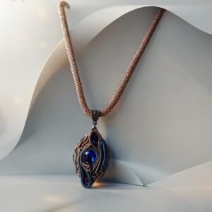 Trumpas odinis kaklo pakabukas