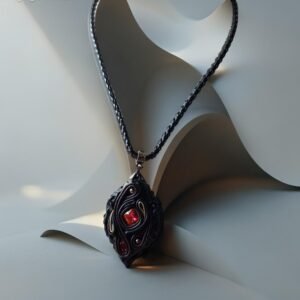 Trumpas odinis kaklo pakabukas