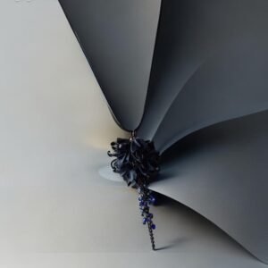 Odinis kaklo pakabukas gėlytė