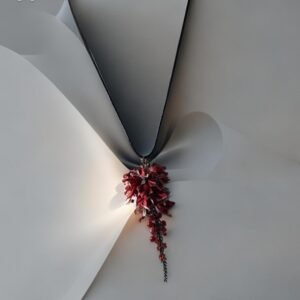 Odinis kaklo pakabukas gėlytė