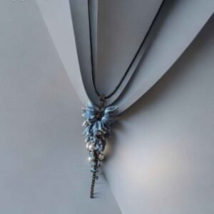 Odinis kaklo pakabukas gėlytė